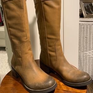 Tall campus lug boot with heel